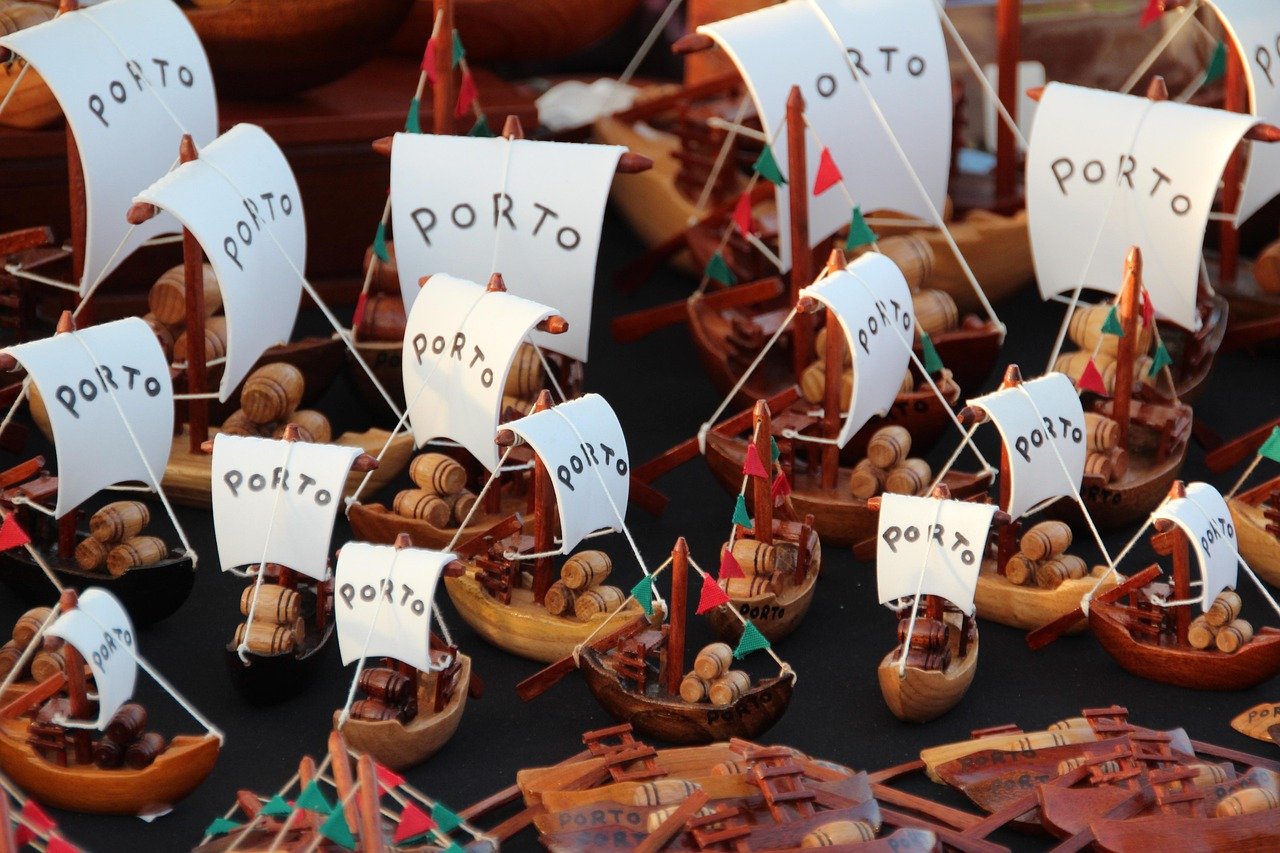 toy boats with Porto written on the sail